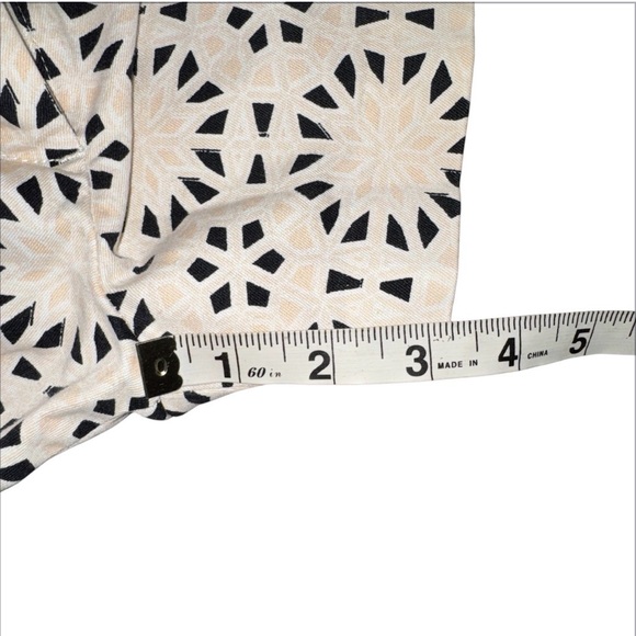 J. Crew Stretch Geometric Starburst Shorts Women’s Size 2 Cream Black Boho 3” - Picture 7 of 7